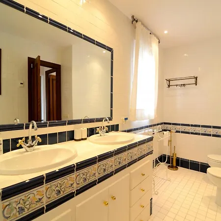 The In Has 5 Bedrooms