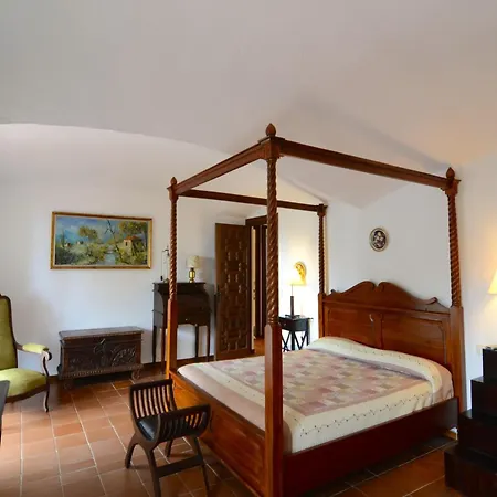 The In Has 5 Bedrooms