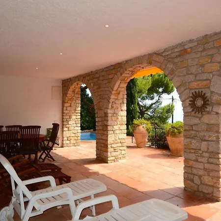 The In Has 5 Bedrooms Villa *