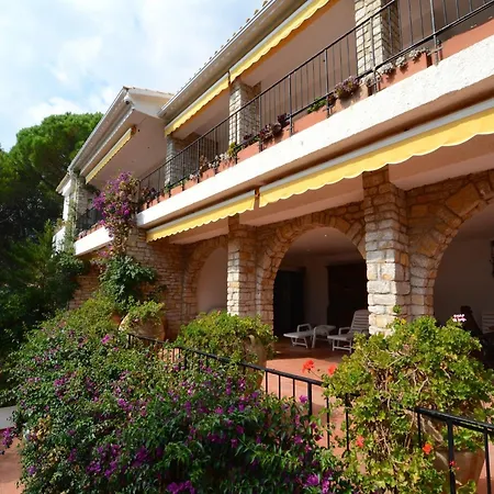 The In Has 5 Bedrooms Villa