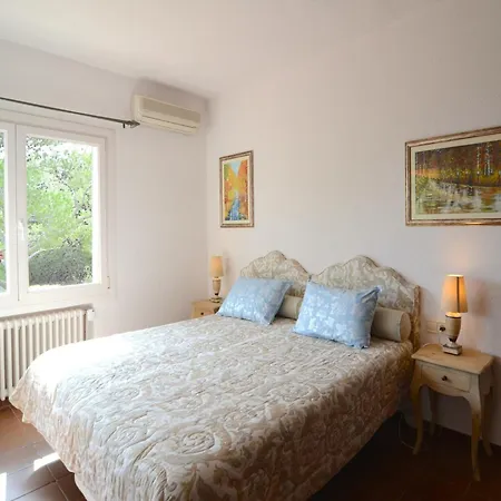 The In Has 5 Bedrooms Villa